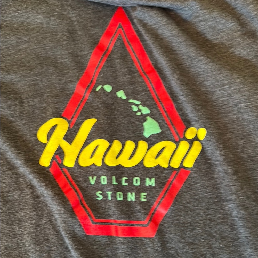 Volcom Short Sleeve Tee. 2 Hawaii shirts the 2nd is a men’s large blue Kauai tee - Picture 3 of 4